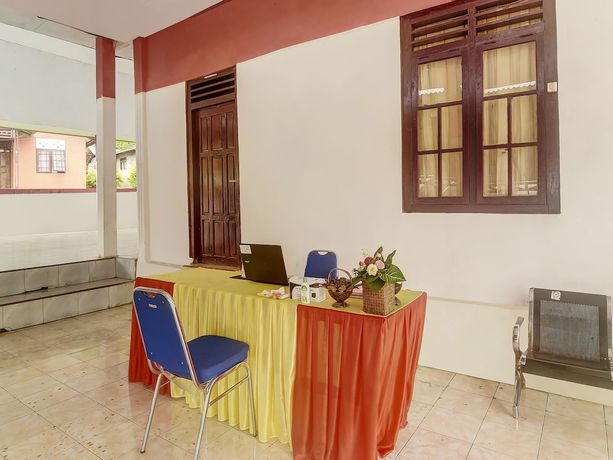 Imagen de los interiores del Hotel Oyo Homes 91101 Homesstay Desa Wisata Marinsow. Foto 16