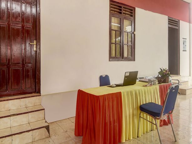 Imagen de los interiores del Hotel Oyo Homes 91101 Homesstay Desa Wisata Marinsow. Foto 18