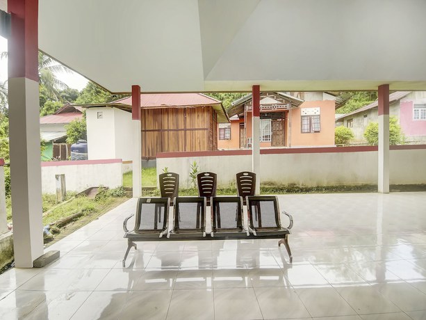 Imagen de los interiores del Hotel Oyo Homes 91101 Homesstay Desa Wisata Marinsow. Foto 20