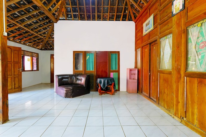 Imagen de los interiores del Hotel Oyo Homes 91154 Desa Wisata Wayang Manyaran Wonogiri. Foto 19