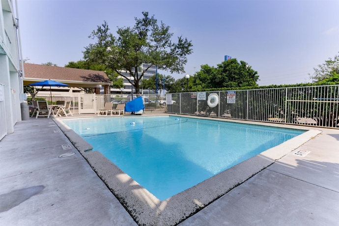 Imagen de la piscina del Hotel Oyo Houston Katy Freeway. Foto 16