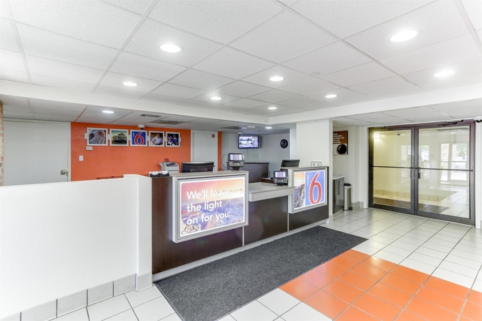 Imagen de los interiores del Hotel Oyo Houston Katy Freeway. Foto 13