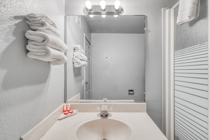 Imagen de la habitación del Hotel Oyo Houston Southwest I-69. Foto 14