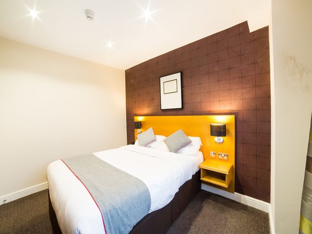 Imagen de la habitación del Hotel Oyo Imperial. Foto 4