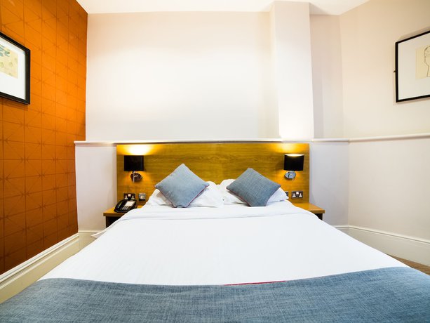Imagen de la habitación del Hotel Oyo Imperial. Foto 8