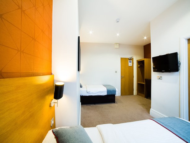 Imagen de la habitación del Hotel Oyo Imperial. Foto 15