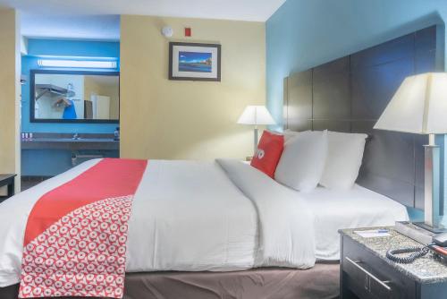 Imagen de la habitación del Hotel Oyo Knoxville Tn Cedar Bluff I-40. Foto 13