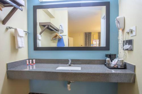 Imagen general del Hotel Oyo Knoxville Tn Cedar Bluff I-40. Foto 7