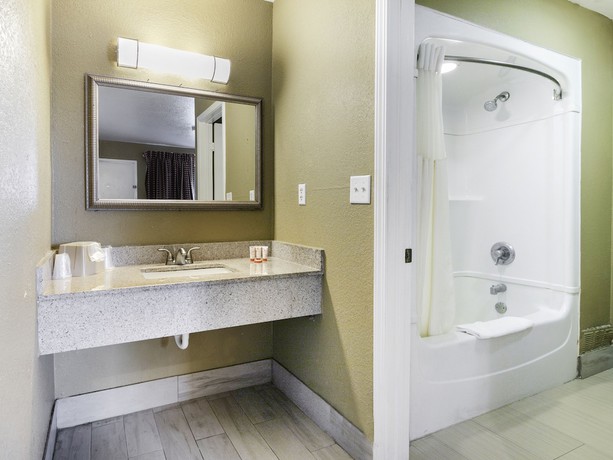 Imagen de la habitación del Hotel Oyo Lake Charles Hwy 10. Foto 7