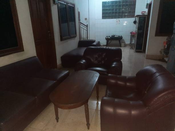 Imagen de los interiores del Hotel Oyo Life 93160 Kost Jenny Karawang. Foto 8