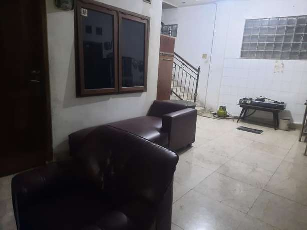 Imagen de los interiores del Hotel Oyo Life 93160 Kost Jenny Karawang. Foto 10