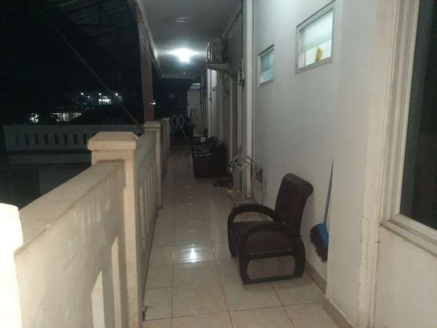 Imagen de los interiores del Hotel Oyo Life 93160 Kost Jenny Karawang. Foto 12