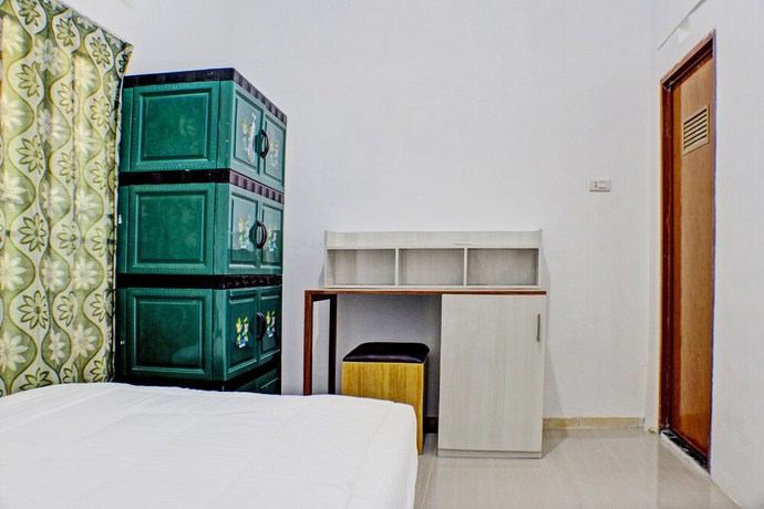 Imagen de la habitación del Hotel Oyo Life 93160 Kost Jenny Karawang. Foto 5