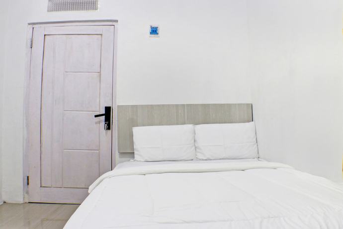 Imagen de la habitación del Hotel Oyo Life 93160 Kost Jenny Karawang. Foto 6