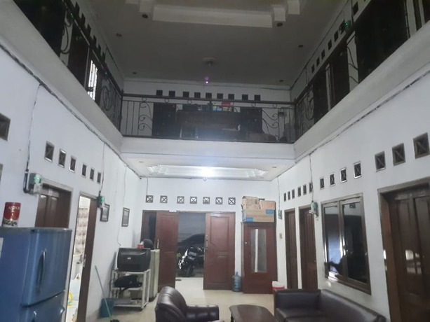 Imagen de los interiores del Hotel Oyo Life 93160 Kost Jenny Karawang. Foto 14