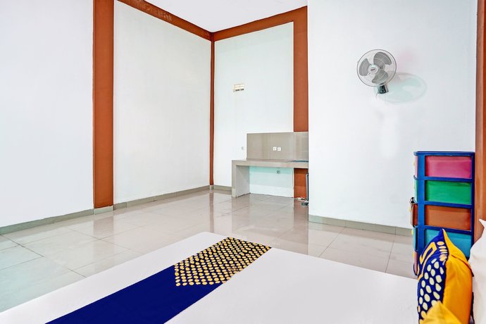 Imagen de la habitación del Hotel Oyo Life 93383 Wisma Kencana Puteri. Foto 5
