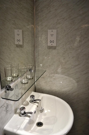 Imagen de la habitación del Hotel Oyo Lochway. Foto 17