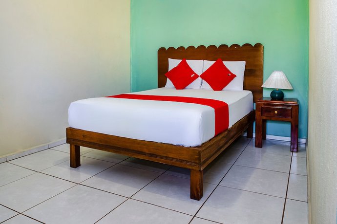 Imagen de la habitación del Hotel Oyo Miramar, Loreto. Foto 4