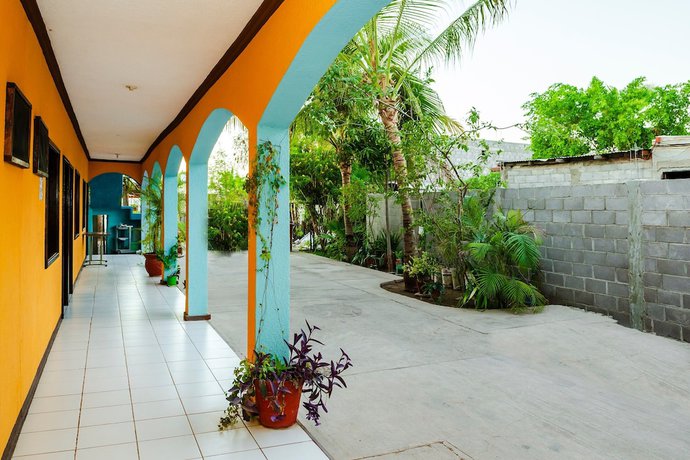 Imagen de los exteriores del Hotel Oyo Miramar, Loreto. Foto 16
