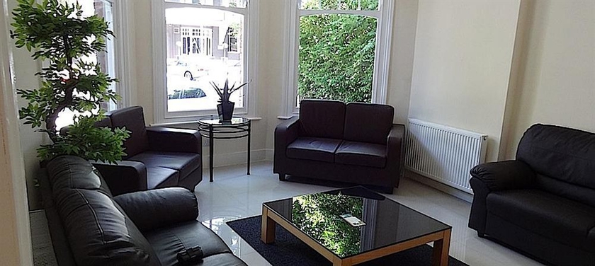 Imagen de los interiores del Hotel Oyo National. Foto 13