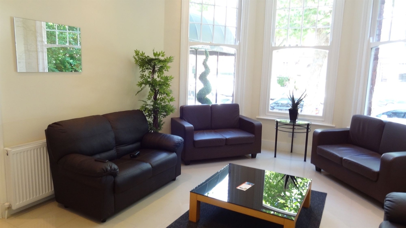 Imagen de los interiores del Hotel Oyo National. Foto 15