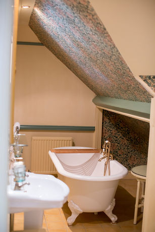 Imagen de la habitación del Hotel Oyo Orestone Manor. Foto 15