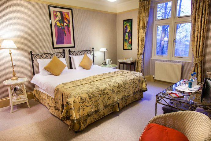Imagen de la habitación del Hotel Oyo Orestone Manor. Foto 3