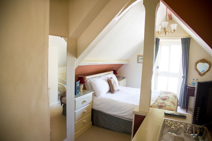 Imagen de la habitación del Hotel Oyo Orestone Manor. Foto 13
