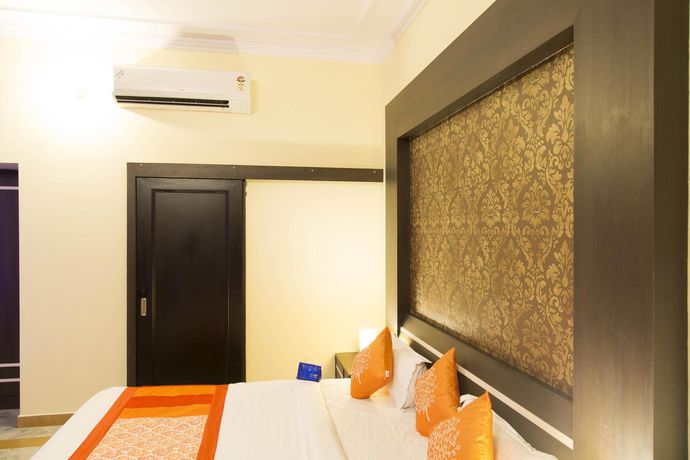 Imagen de los interiores del Hotel Oyo Premium Shyam Nagar. Foto 11