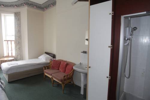 Imagen de la habitación del Hotel Oyo Queens Quarter. Foto 6