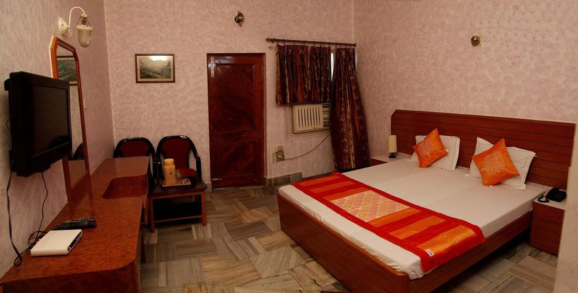 Imagen de los interiores del Hotel Oyo Rooms Mahmoorganj. Foto 12