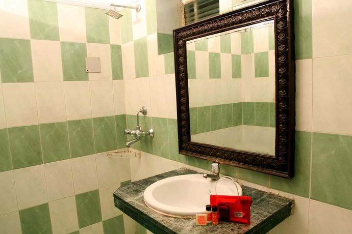 Imagen de los interiores del Hotel Oyo Rooms Mahmoorganj. Foto 14