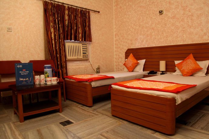 Imagen de la habitación del Hotel Oyo Rooms Mahmoorganj. Foto 9