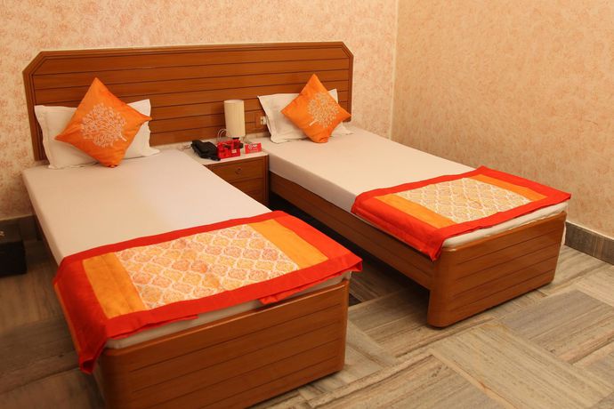Imagen de la habitación del Hotel Oyo Rooms Mahmoorganj. Foto 10