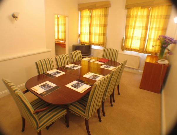 Imagen de los interiores del Hotel Oyo Shilton Inn. Foto 9