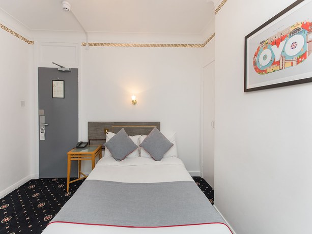 Imagen de la habitación del Hotel Oyo Stade Court. Foto 4
