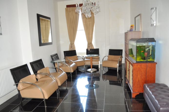 Imagen de los interiores del Hotel Oyo The Strand. Foto 14