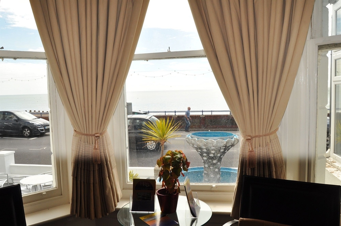 Imagen de los interiores del Hotel Oyo The Strand. Foto 15