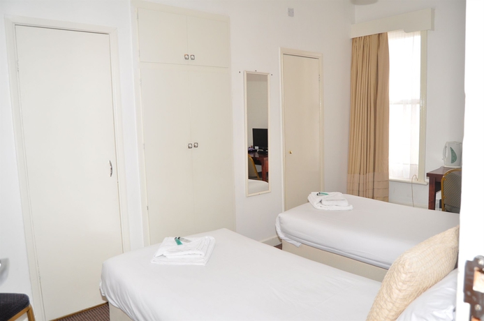 Imagen de la habitación del Hotel Oyo The Strand. Foto 5
