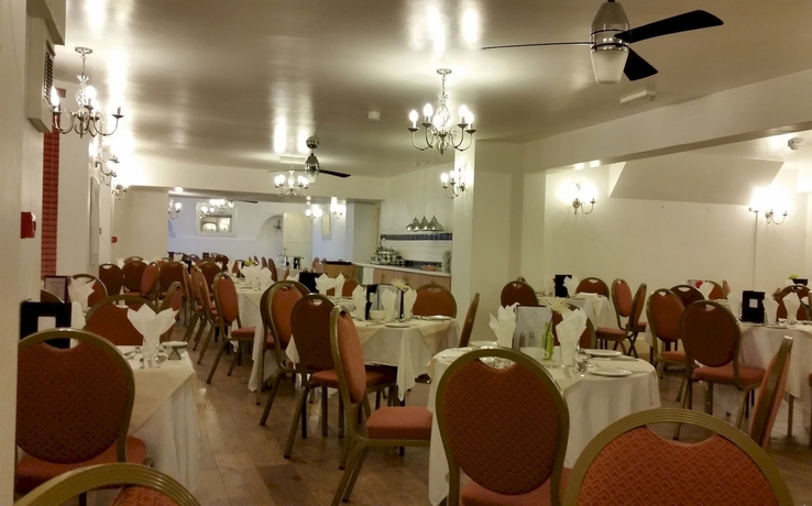 Imagen del bar/restaurante del Hotel Oyo The Strand. Foto 3