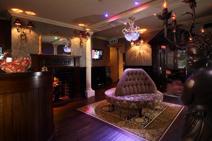 Imagen del bar/restaurante del Hotel Oyo The Townhouse. Foto 3