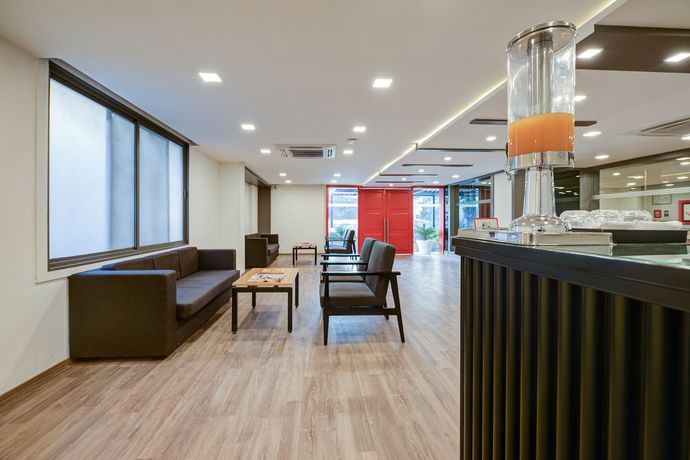 Imagen de los interiores del Hotel Oyo Townhouse 030 Ashram Road Ahmedabad. Foto 17