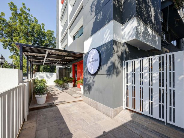 Imagen general del Hotel Oyo Townhouse 030 Ashram Road Ahmedabad. Foto 2