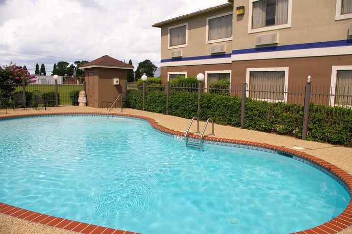 Imagen de la piscina del Hotel Oyo Townhouse Donaldsonville - Gonzale. Foto 14