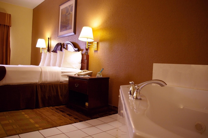 Imagen de la piscina del Hotel Oyo Townhouse Donaldsonville - Gonzale. Foto 15