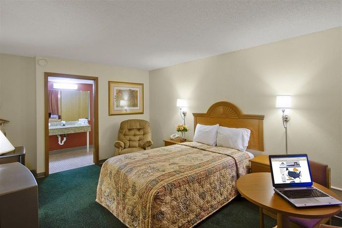 Imagen de la habitación del Hotel Oyo Tulsa International Airport. Foto 13
