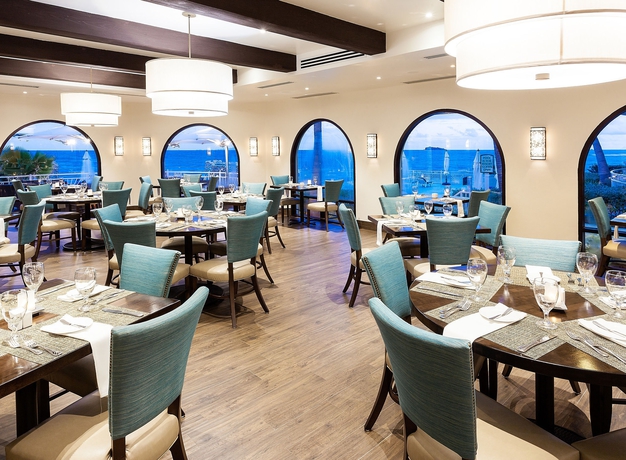 Imagen del bar/restaurante del Hotel Oyster Bay Beach Resort. Foto 4