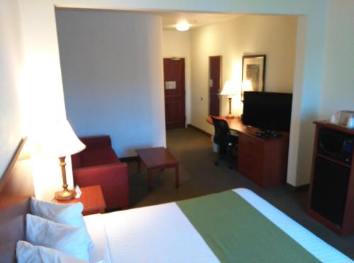 Imagen general del Hotel Oyster Point Inn & Suites. Foto 2