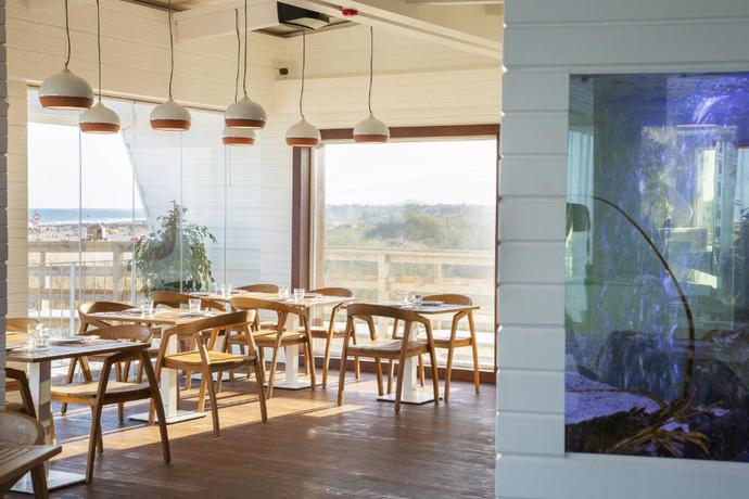 Imagen del bar/restaurante del Hotel Ozadi Altura Beach Resort. Foto 3