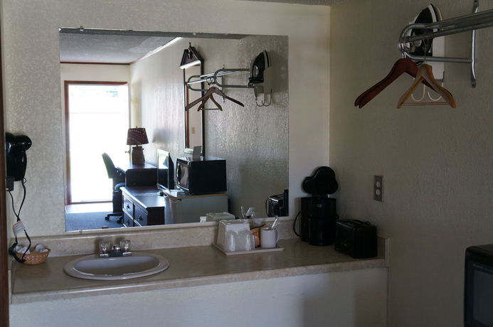 Imagen de los interiores del Hotel Ozark Inn and Suites. Foto 11